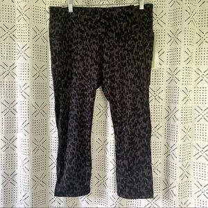NWT All in Motion High Rise Capri Leggings